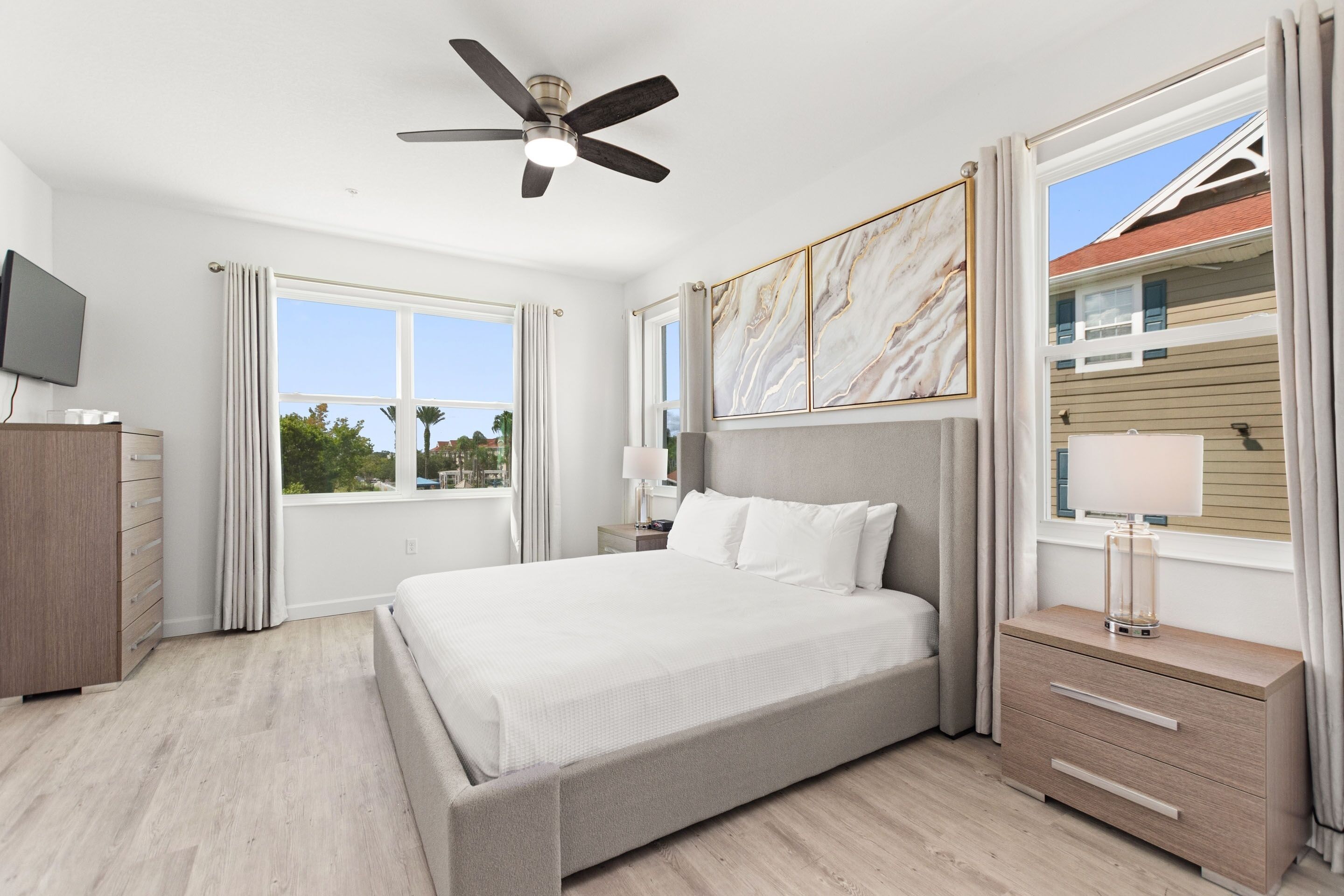 6 habitaciones, escritorio y espacio para trabajar con laptop 