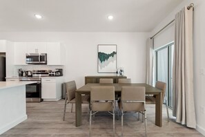 Dining - Boutique Retreat, Azzure Resort, Near Orlando And Disney By Shine Villas 6 Bedroom Townhouse (Davenport)
