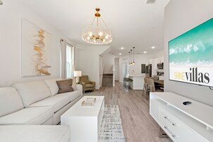 Casa geminada, 6 quartos | Área de estar | Smart TV
