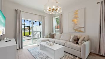 联排别墅, 6 间卧室 | 起居区 | 智能电视