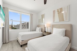 6 bedrooms, desk, laptop workspace, iron/ironing board - Boutique Retreat, Azzure Resort, Near Orlando And Disney By Shine Villas 6 Bedroom Townhouse (Davenport)