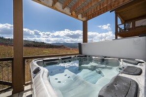 House, 3 Bedrooms | Outdoor spa tub - Wagon Wheel At Rendezvous 3 Bedroom Home (Fraser)
