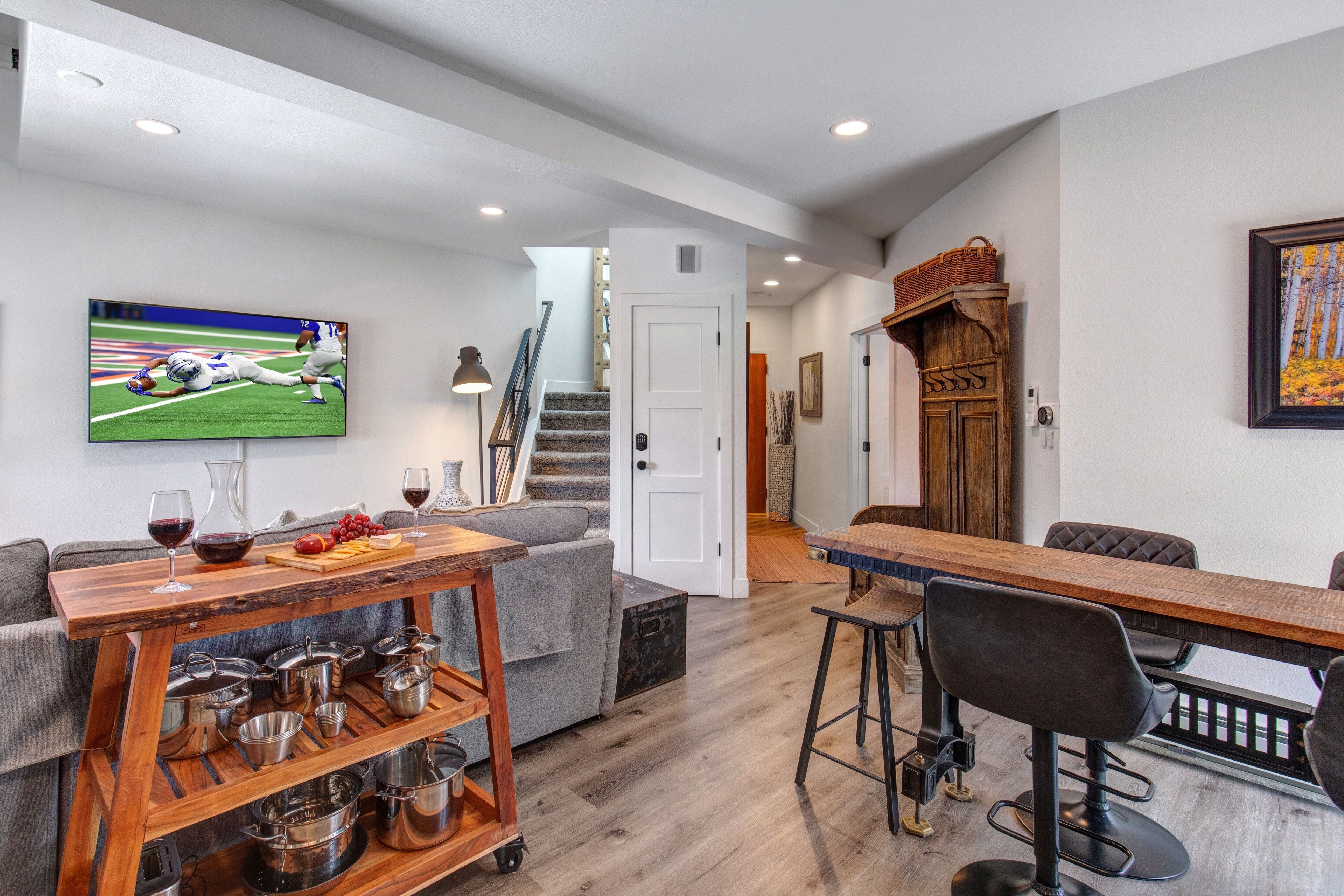 Condo, 2 Bedrooms | Dining