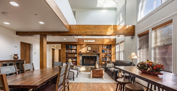 Condo, 2 Bedrooms | Dining