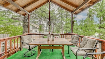 Cabaña, 2 habitaciones | Restaurante al aire libre