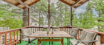 Eagle's Nest - Hot Tub, Deck & Prime Location 2 Bedroom Cabin