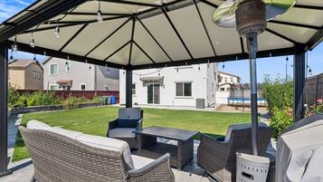 House, 3 Bedrooms | Tempat makan luar