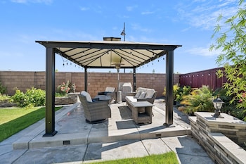 Spacious 3br Home With Charming Backyard 3 Bedroom Home