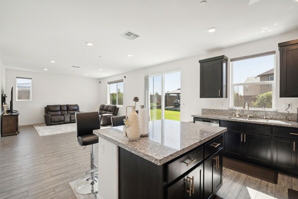 House, 3 Bedrooms | Interior - Spacious 3br Home With Charming Backyard 3 Bedroom Home (Folsom)