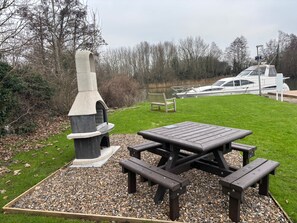 キャビン | 屋外ダイニングエリア