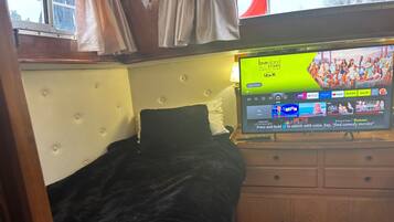 Cabin | 2 bedrooms, free WiFi, bed sheets