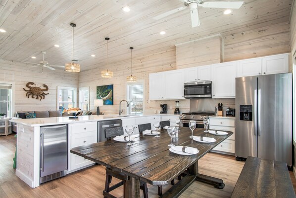 Fridge, microwave, oven, stovetop - Beachway #12 Private Balcony / Views of Downtown (Port Aransas)