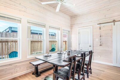 Beachway #12  Private Balcony / Views of Downtown