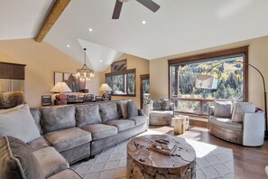 Télévision, cheminée