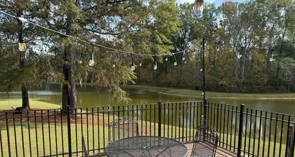 "3 Goldens"- A Spacious farmhouse with beautiful 10 acre lake in Hope Hull, Al
