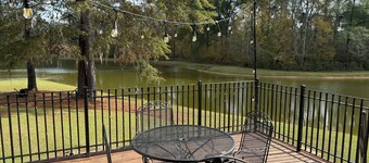 "3 Goldens"- A Spacious farmhouse with beautiful 10 acre lake in Hope Hull, Al
