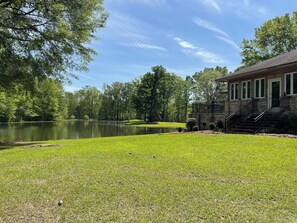 Exterior - "3 Goldens"- A Spacious farmhouse with beautiful 10 acre lake in Hope Hull, Al (Hope Hull)