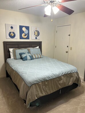 2 bedrooms, iron/ironing board, WiFi, bed sheets