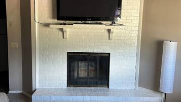 Smart TV y chimenea