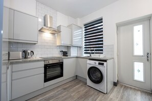 Fridge - 2 Ensuite Bed Home Near Shops (Denton)