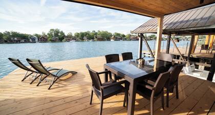 Charming 2-bedroom cabin with WiFi and AC in enchanting Ulcinj Municipality