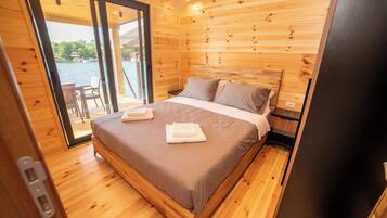 2 sovrum, skrivbord, wi-fi och sÀngklÀder