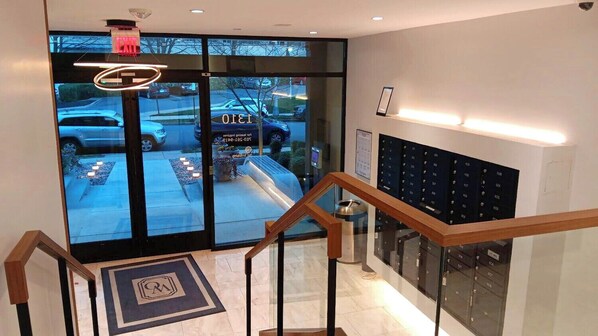 Lobby - Your DC Home Base Apartments (Arlington)