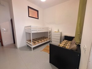 3 dormitoris, planxa i posts de planxar, wifi i roba de llit 