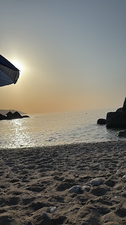 Beach. Casa vacanze zona Tonnarella a meno di 1 min dal mare cristallino