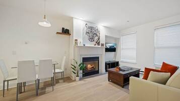 Télévision, cheminée