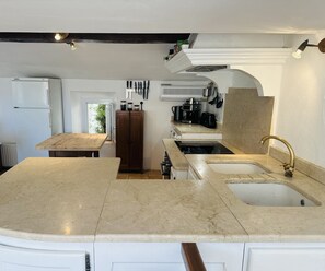 Refrigerador, horno, placa de cocina, lavavajillas