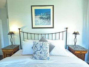 2 室のベッドルーム、デスク、アイロン / アイロン台、旅行用ベビーベッド