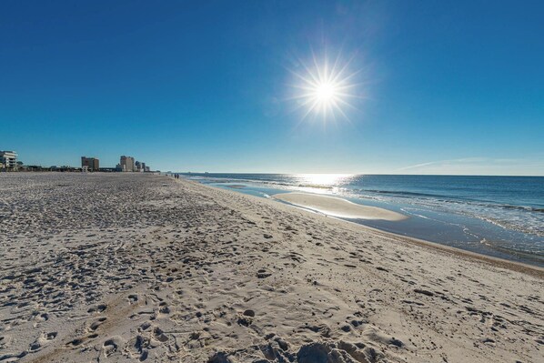 On the beach - Island Winds East 810 - Condo right on the beach! (Gulf Shores)