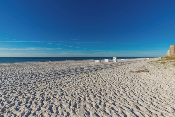 På stranden