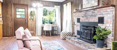 Smart TV, fireplace, books, music library