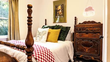 2 bedrooms, desk, iron/ironing board, travel crib