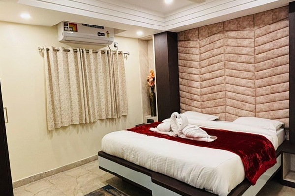 Elite Suite, City View | Meja, ruang kerja komputer riba, Wi-fi percuma