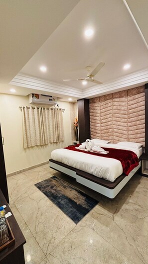 Bureau, espace de travail pour ordinateur portable, Wi-Fi gratuit