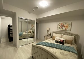 3 bedrooms, desk, iron/ironing board, free WiFi