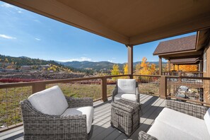 Property grounds - Scenic Mountain Views in Dog-Friendly Home (Fraser)
