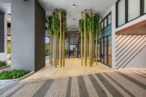 Valet parking (surcharge) (75 per day) - PH 51 Studio with Panoramic City Views (Miami)