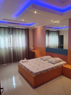 Deluxe Double Room | Desk, laptop workspace, free WiFi