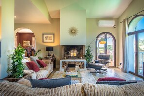 Villa | Living area