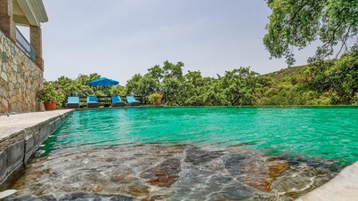 Luxury Villa - Sleeps up to 8 & Infinity Pool