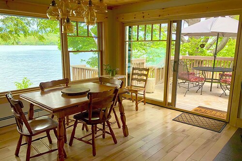 Nature pure. Lakeside cabin near skiing and the charming town of Bridgton.