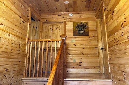 Nature pure. Lakeside cabin near skiing and the charming town of Bridgton.