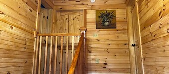 Nature pure. Lakeside cabin near skiing and the charming town of Bridgton.