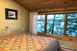 2 bedrooms, iron/ironing board, WiFi, bed sheets - Nature pure. Lakeside cabin near skiing and the charming town of Bridgton. (Bridgton)