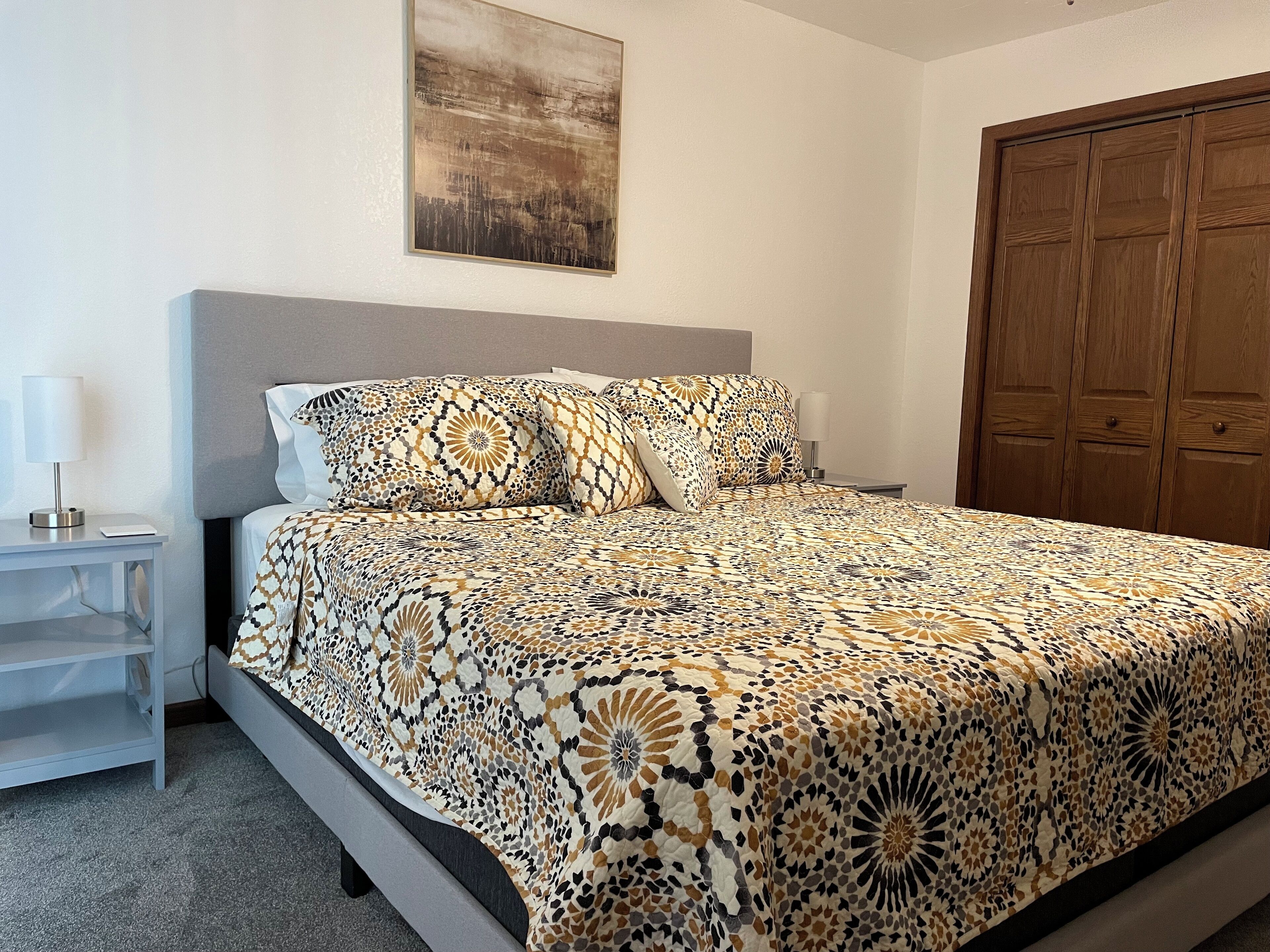 2 bedrooms, iron/ironing board, WiFi, bed sheets