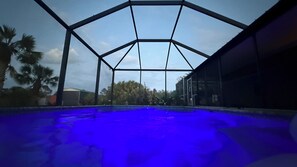 室外游泳池,恒温泳池